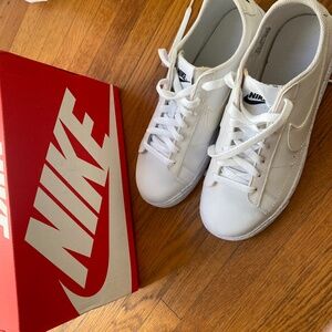 White Nike Blazer low